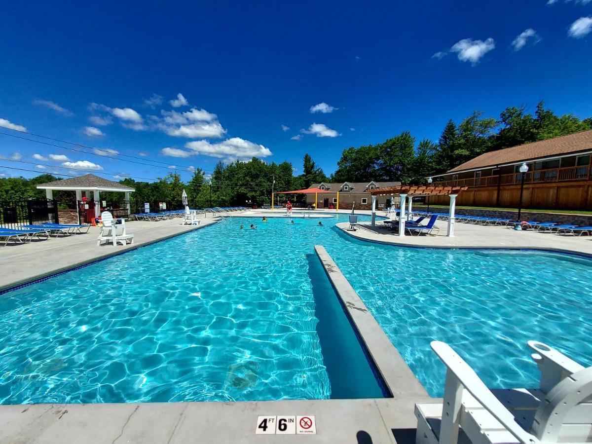 Chic And Stylish Home Hot Tub,4 Bedrooms, Game Movie Room, Firepit, Arcades, Playground On Site 2 Min Walk From Pool And Lake Tobyhanna Exteriör bild