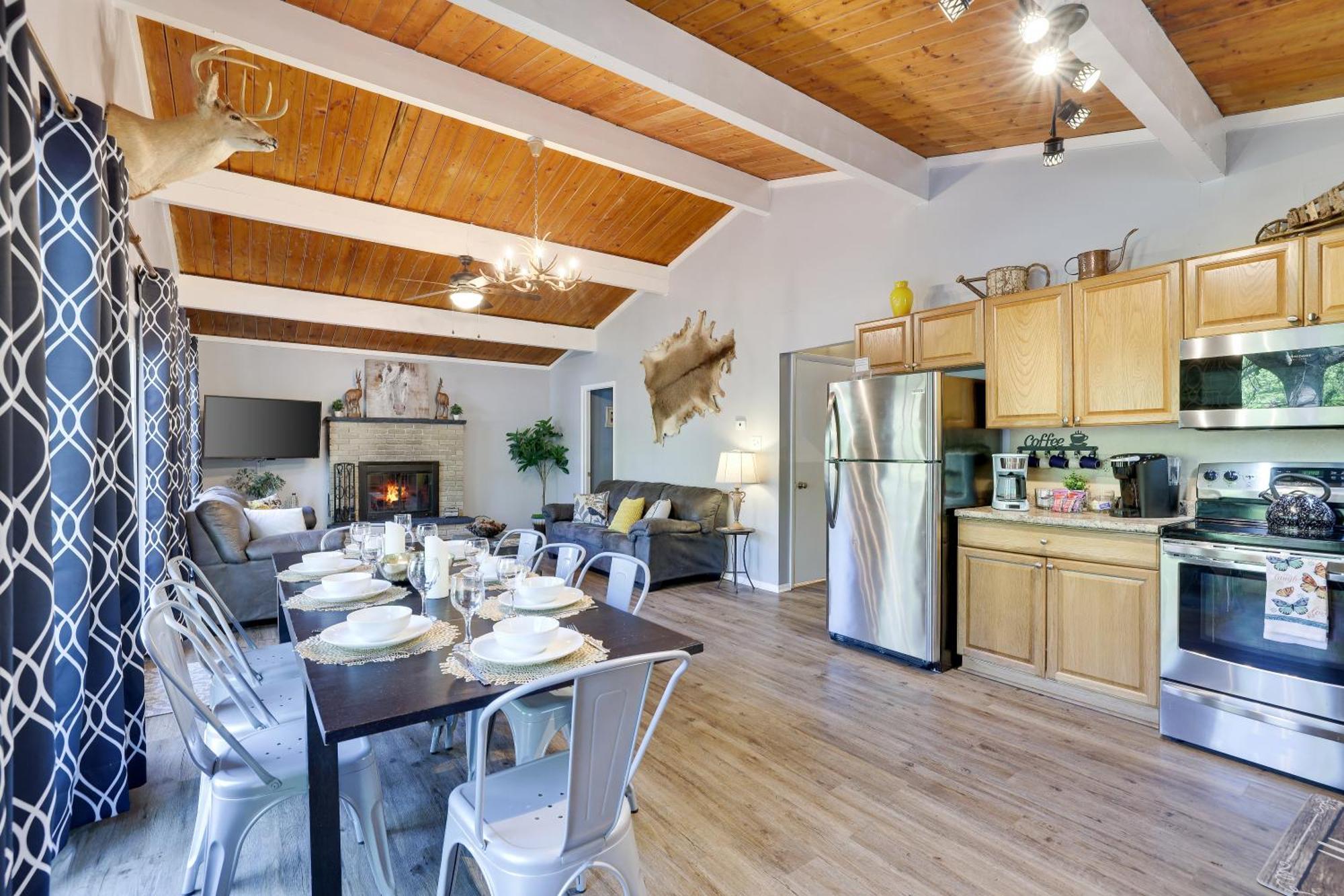 Chic And Stylish Home Hot Tub,4 Bedrooms, Game Movie Room, Firepit, Arcades, Playground On Site 2 Min Walk From Pool And Lake Tobyhanna Exteriör bild