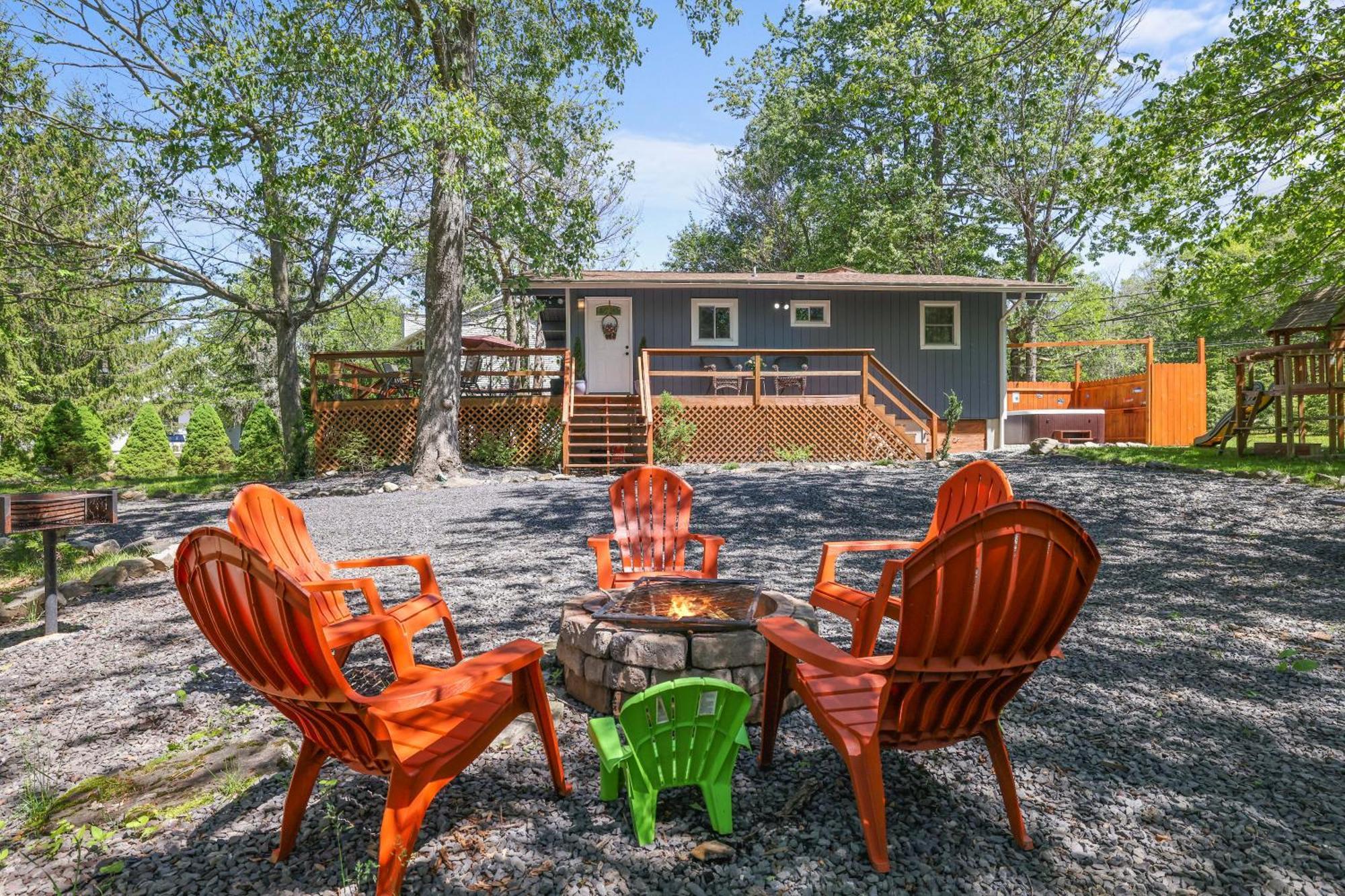 Chic And Stylish Home Hot Tub,4 Bedrooms, Game Movie Room, Firepit, Arcades, Playground On Site 2 Min Walk From Pool And Lake Tobyhanna Exteriör bild