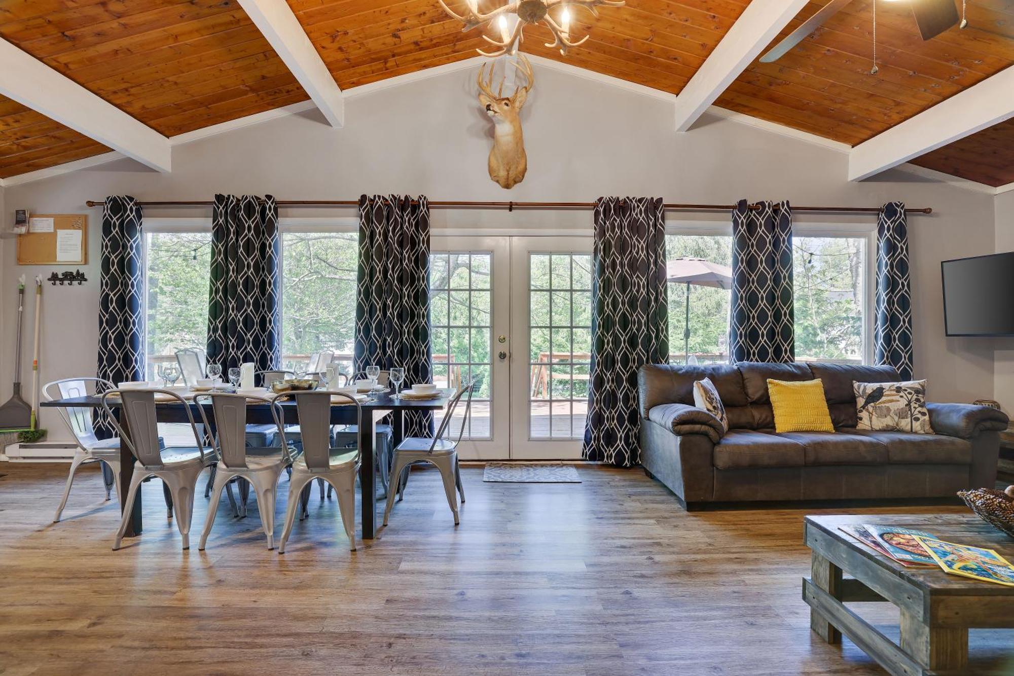 Chic And Stylish Home Hot Tub,4 Bedrooms, Game Movie Room, Firepit, Arcades, Playground On Site 2 Min Walk From Pool And Lake Tobyhanna Exteriör bild