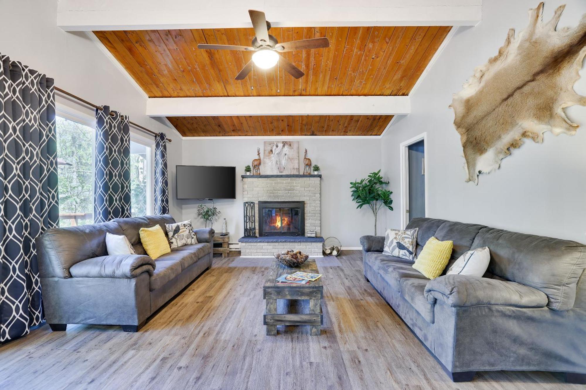 Chic And Stylish Home Hot Tub,4 Bedrooms, Game Movie Room, Firepit, Arcades, Playground On Site 2 Min Walk From Pool And Lake Tobyhanna Exteriör bild