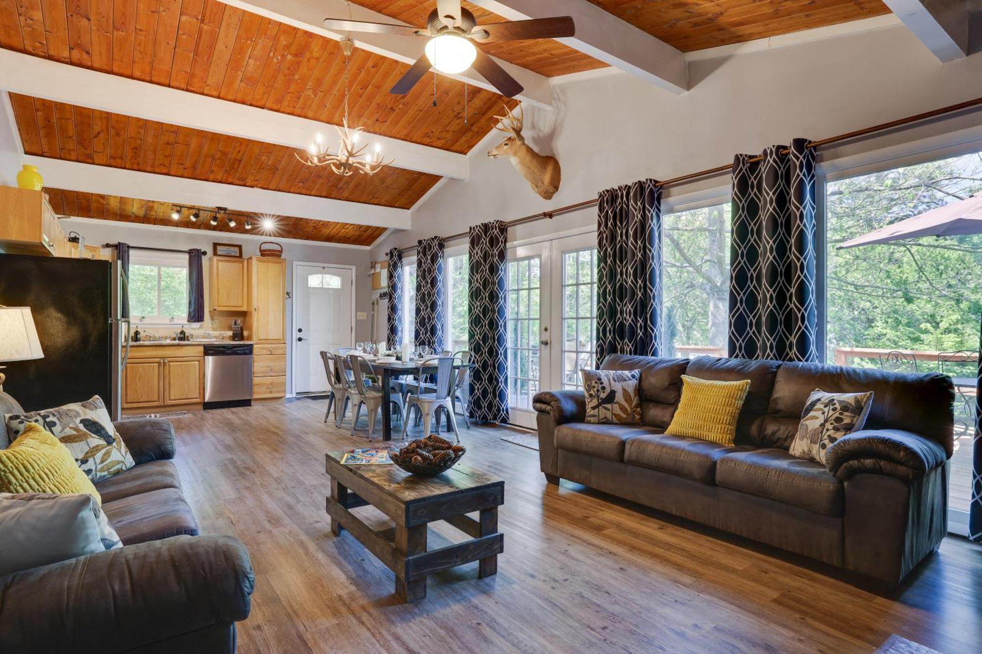 Chic And Stylish Home Hot Tub,4 Bedrooms, Game Movie Room, Firepit, Arcades, Playground On Site 2 Min Walk From Pool And Lake Tobyhanna Exteriör bild