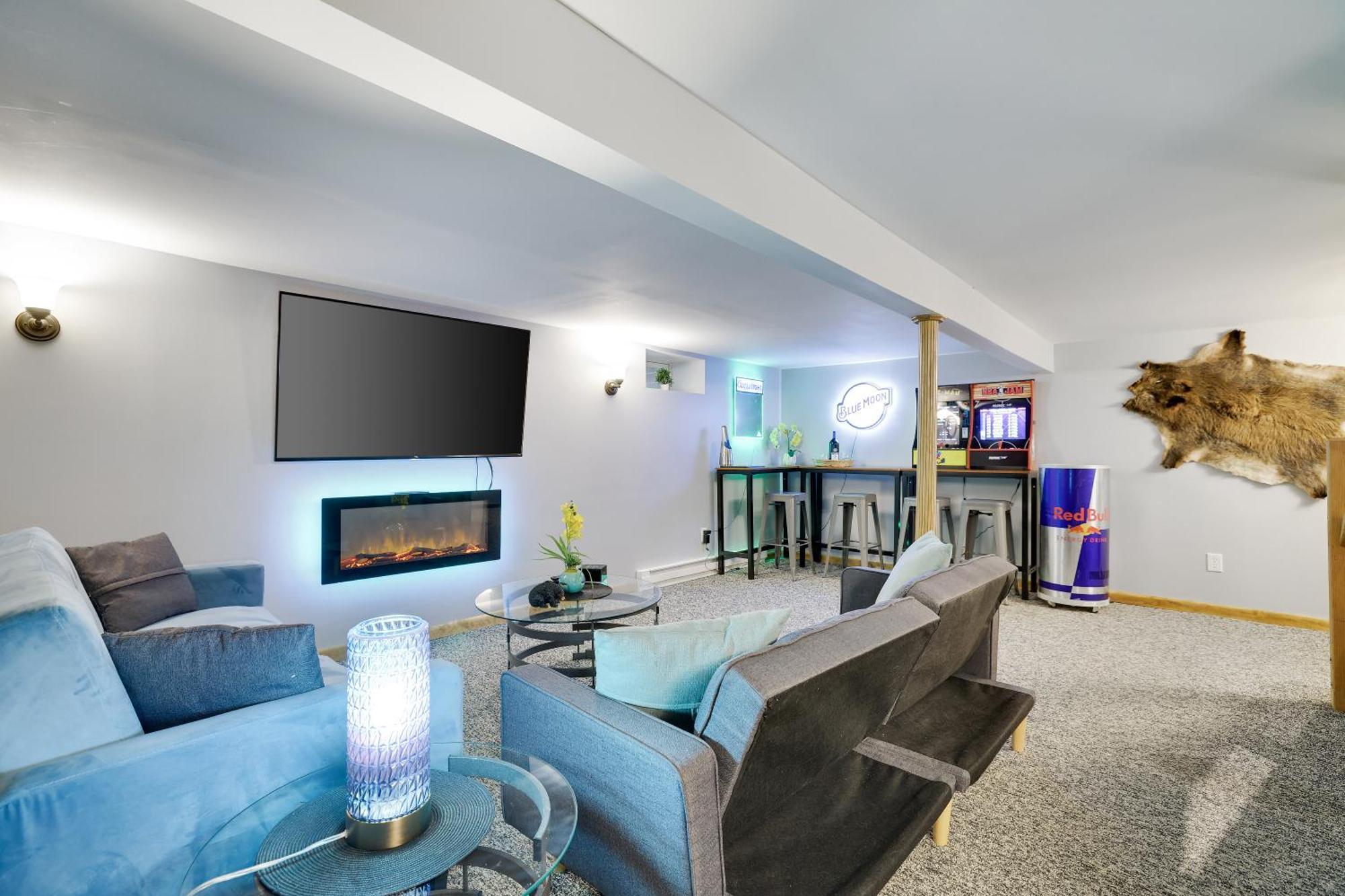 Chic And Stylish Home Hot Tub,4 Bedrooms, Game Movie Room, Firepit, Arcades, Playground On Site 2 Min Walk From Pool And Lake Tobyhanna Exteriör bild