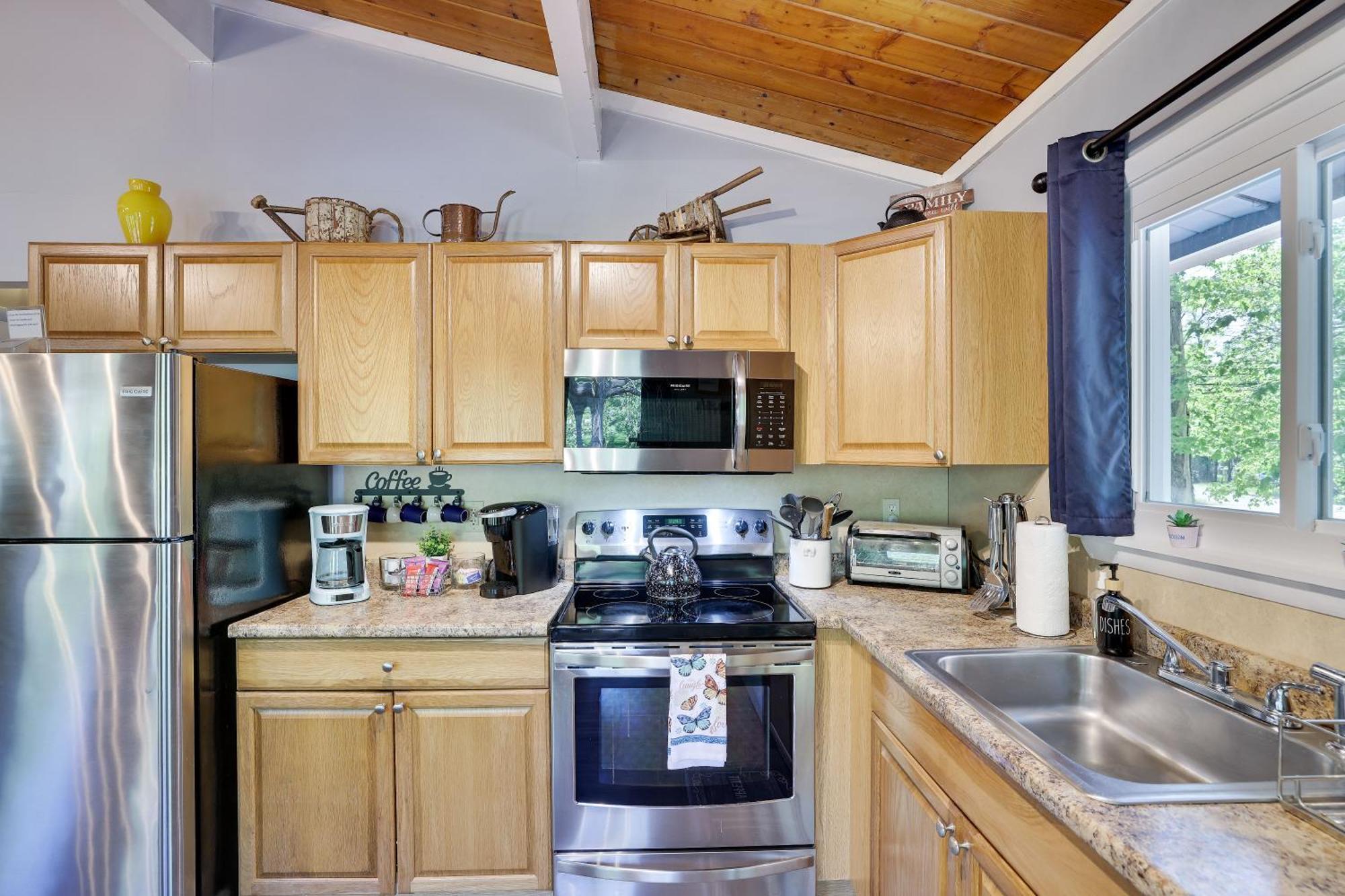 Chic And Stylish Home Hot Tub,4 Bedrooms, Game Movie Room, Firepit, Arcades, Playground On Site 2 Min Walk From Pool And Lake Tobyhanna Exteriör bild